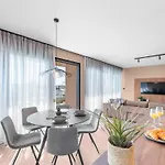 Querchus Penthouse 8 Partment Mit Jacuzzi By Interhome Appartamento Karigador