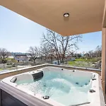 Querchus Penthouse 8 Partment Mit Jacuzzi By Interhome *