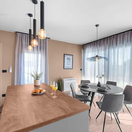 Querchus Penthouse 8 Partment Mit Jacuzzi By Interhome *
