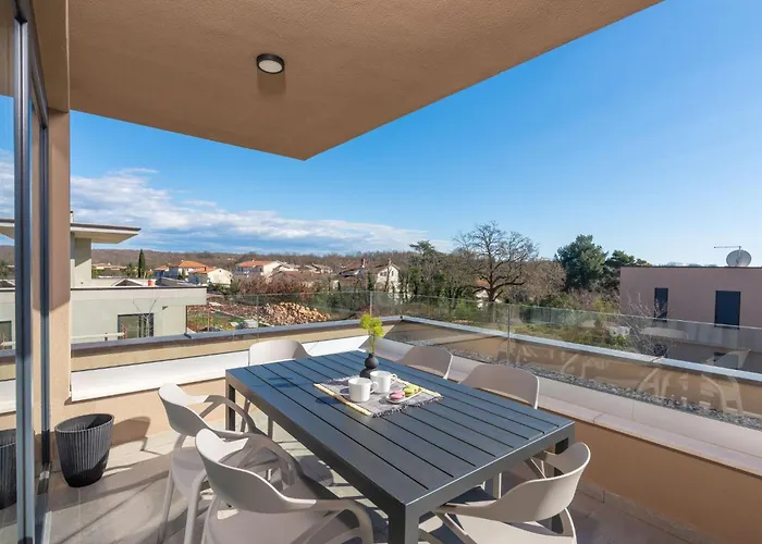 Daire Querchus Penthouse 8 Partment Mit Jacuzzi By Interhome Karigador