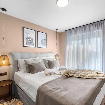 Querchus Penthouse 8 Partment Mit Jacuzzi By Interhome Lejlighed Karigador
