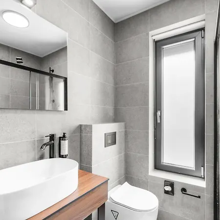 Querchus Penthouse 8 Partment Mit Jacuzzi By Interhome Karigador