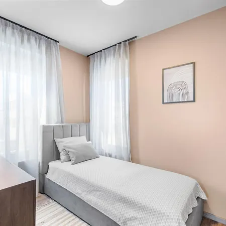 Querchus Penthouse 8 Partment Mit Jacuzzi By Interhome Lejlighed *