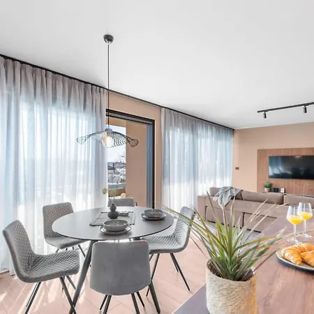 Querchus Penthouse 8 Partment Mit Jacuzzi By Interhome Lejlighed Karigador