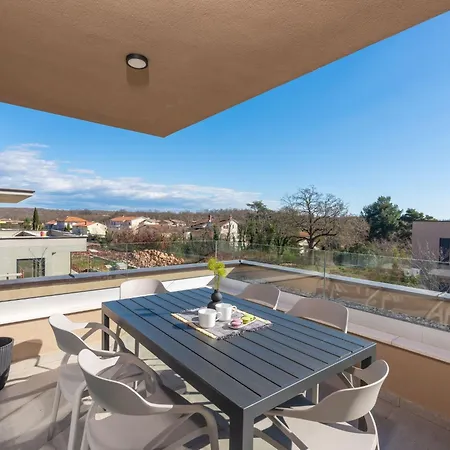 Lejlighed Querchus Penthouse 8 Partment Mit Jacuzzi By Interhome Karigador